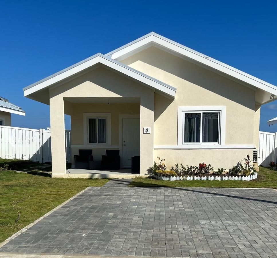 Seamist Villa @Oceanpointe Lucea Comfy 2Br W/Pool Gym & Parking ภายนอก รูปภาพ